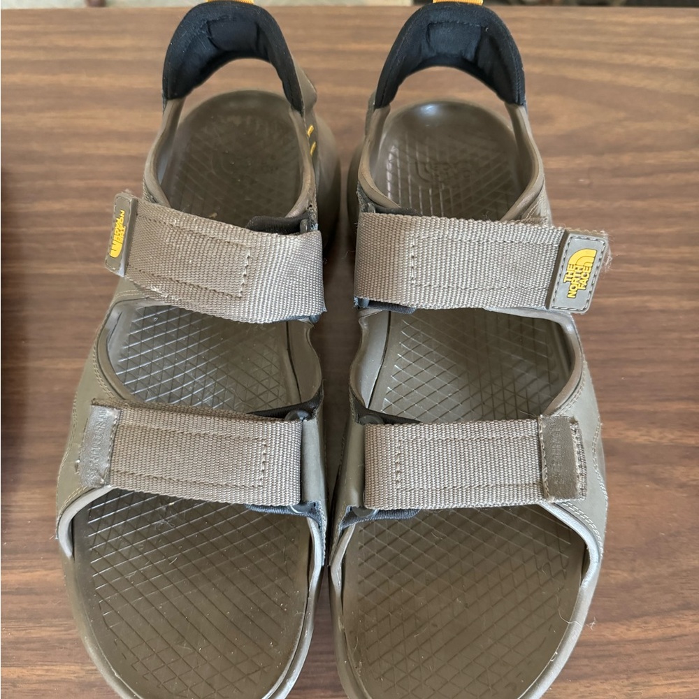 Like New North Face Sandals